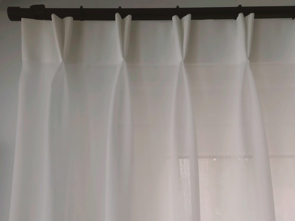 Acabado en cortina confeccionada a medida en acabado dos pliegues